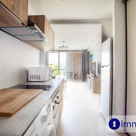 Apartment Air-conditioned 5 Minutes From The And Shops