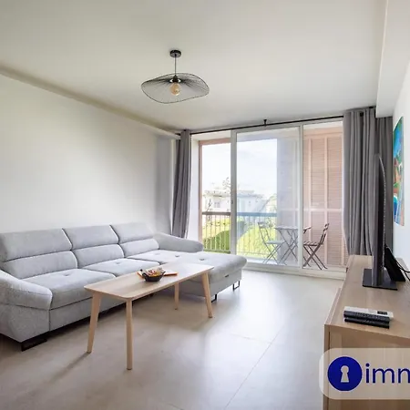 Air-conditioned 5 Minutes From The And Shops Apartment
