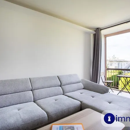 Air-conditioned 5 Minutes From The And Shops Apartment