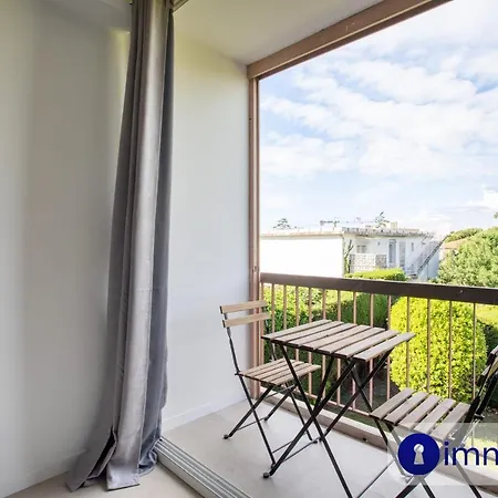 Apartment Air-conditioned 5 Minutes From The And Shops