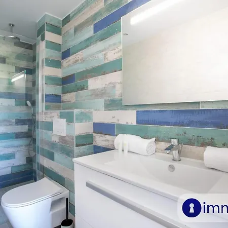 Air-conditioned 5 Minutes From The And Shops Cros-de-Cagnes
